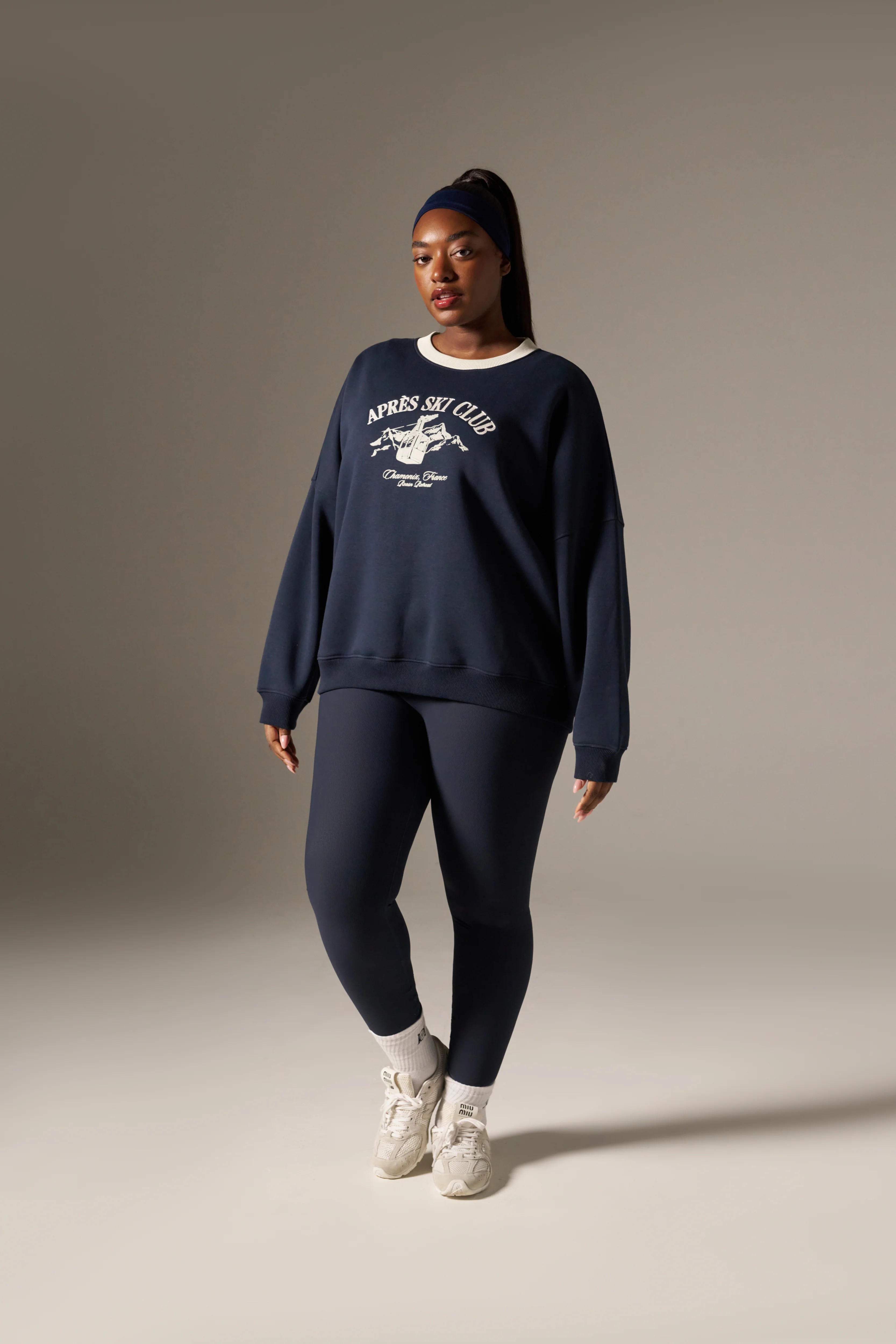 Apres Ski Graphic Sweatshirt - Midnight Blue - Image 4