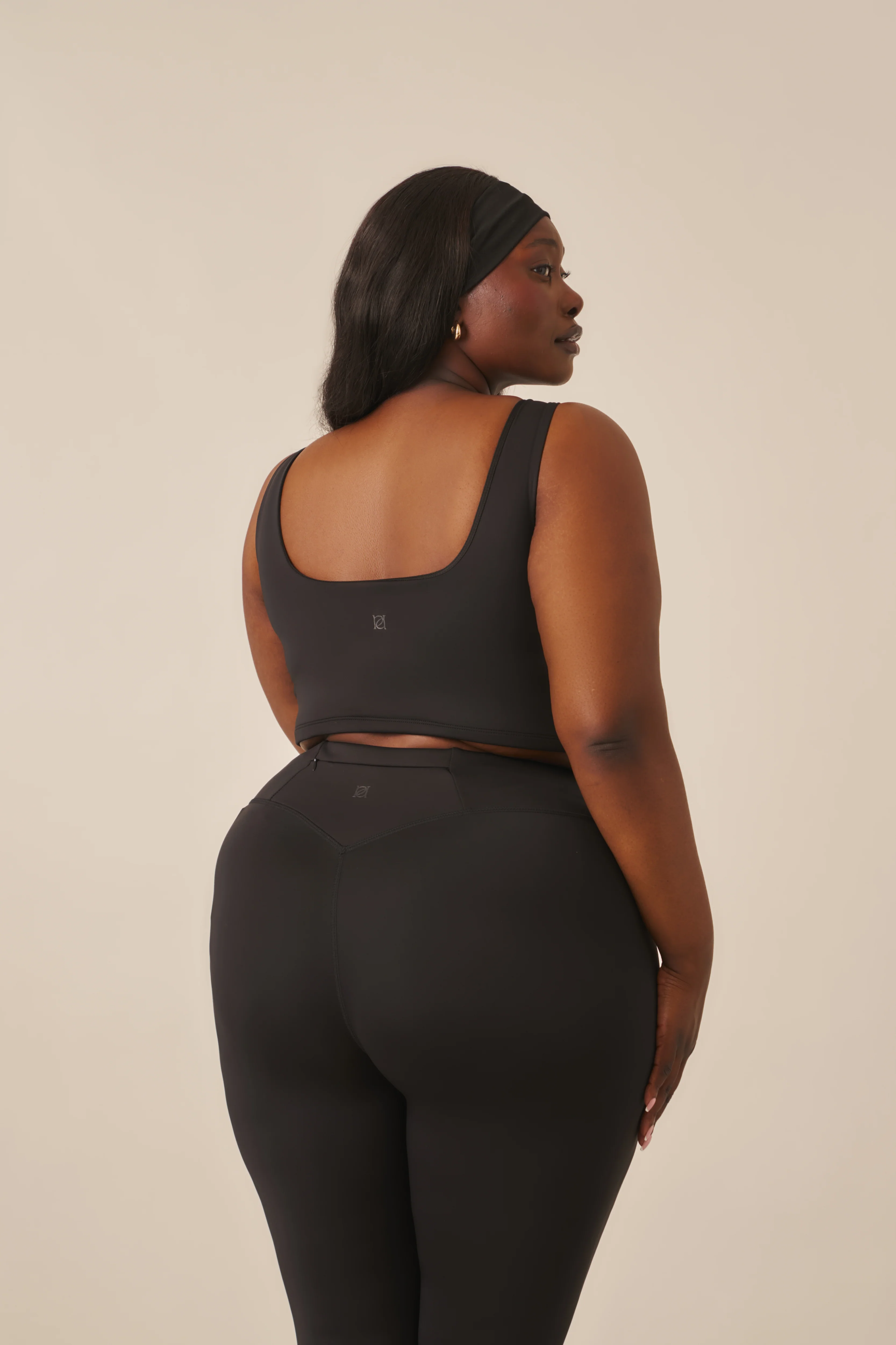 Smoothform Built In Bra Sports Bra - Core Black - Image 11