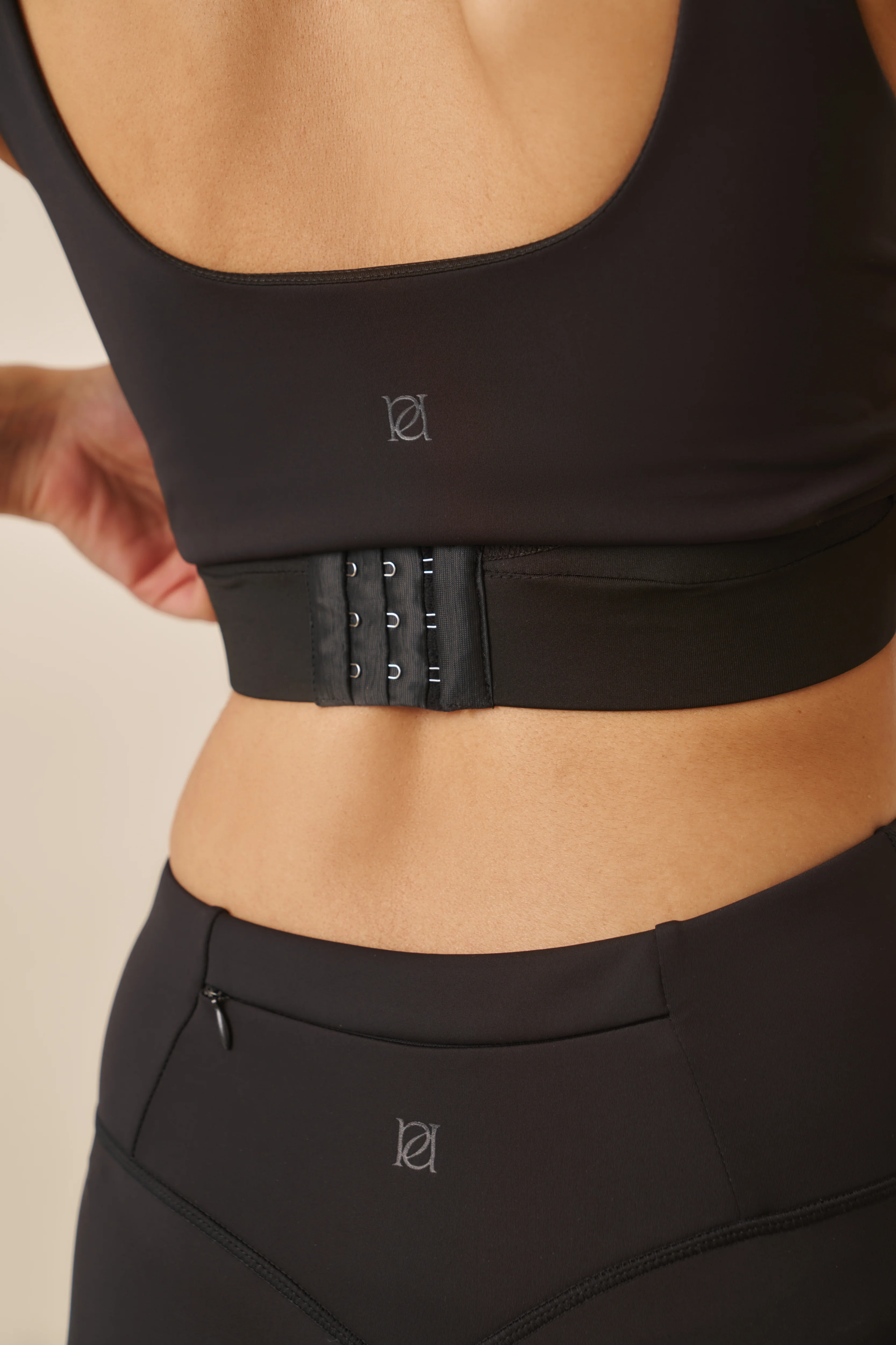 Smoothform Built In Bra Sports Bra - Core Black - Image 6