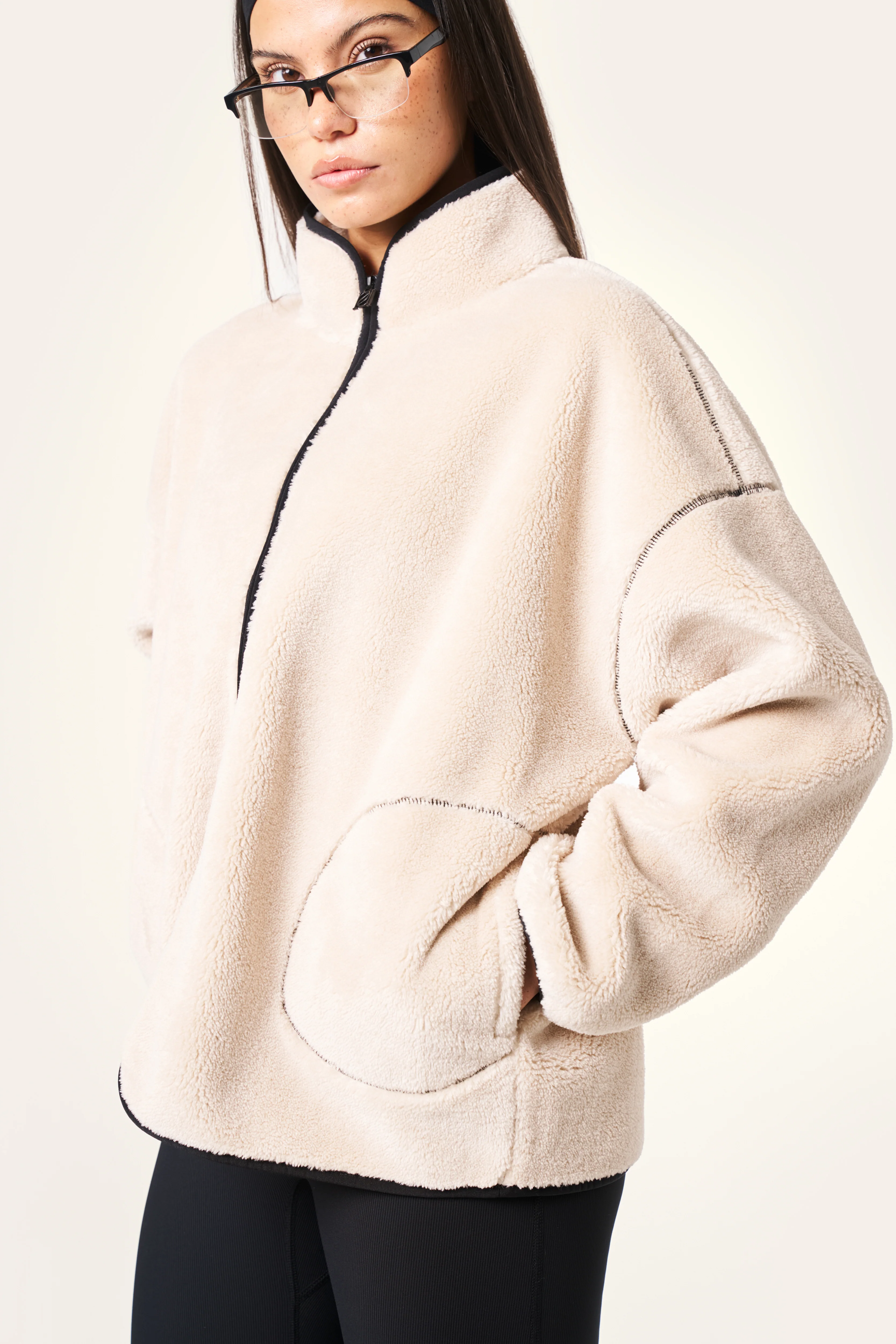 Oversized Contrast Seam Zip Through Borg Jacket - Crème - Image 4