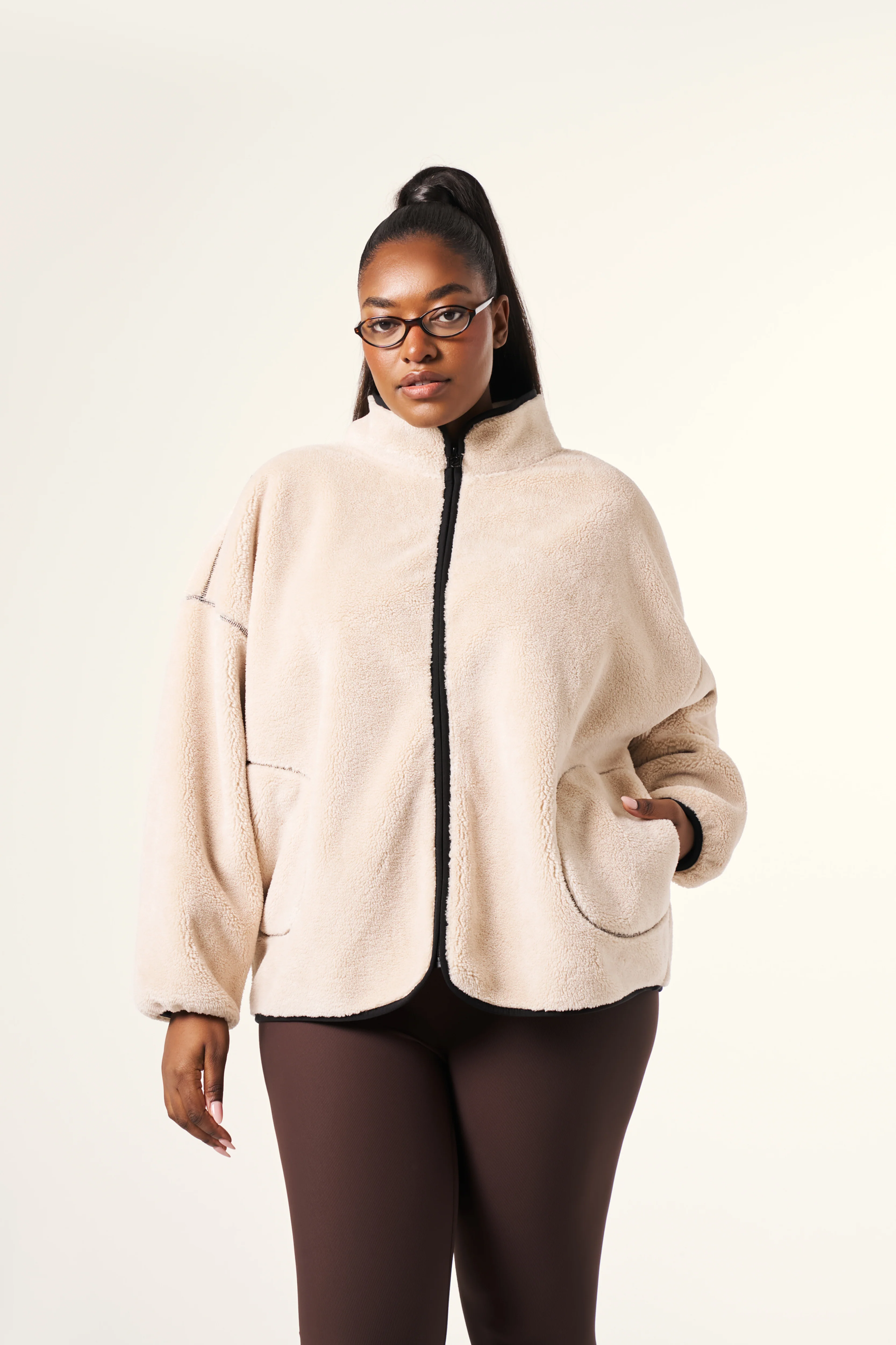 Oversized Contrast Seam Zip Through Borg Jacket - Crème - Image 6