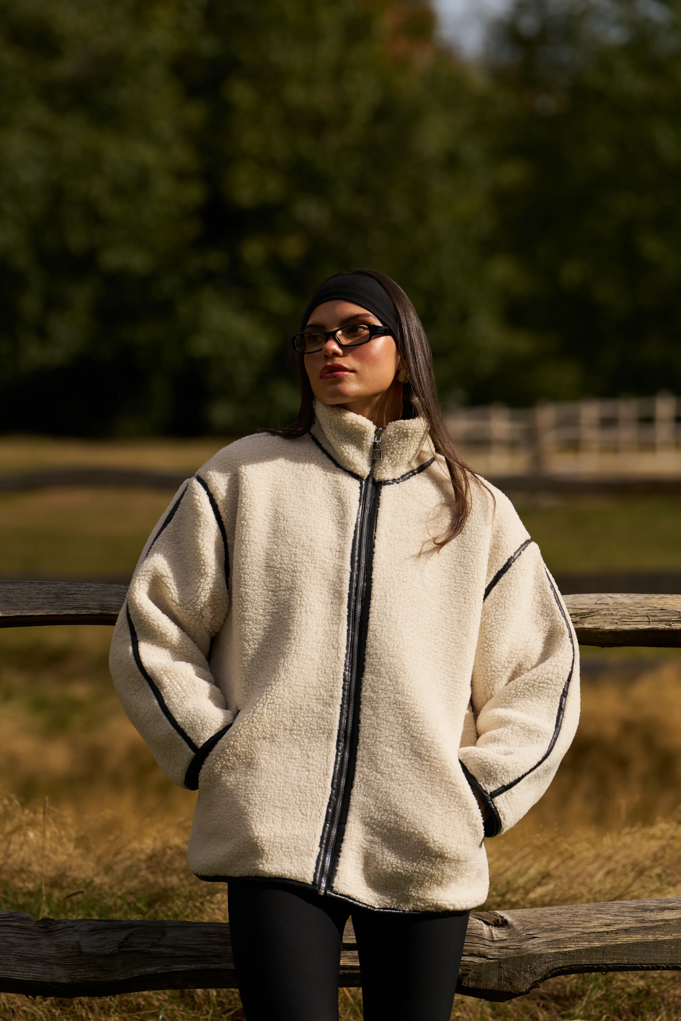 Reversible Borg Zip Through Jacket - Crème - Image 7