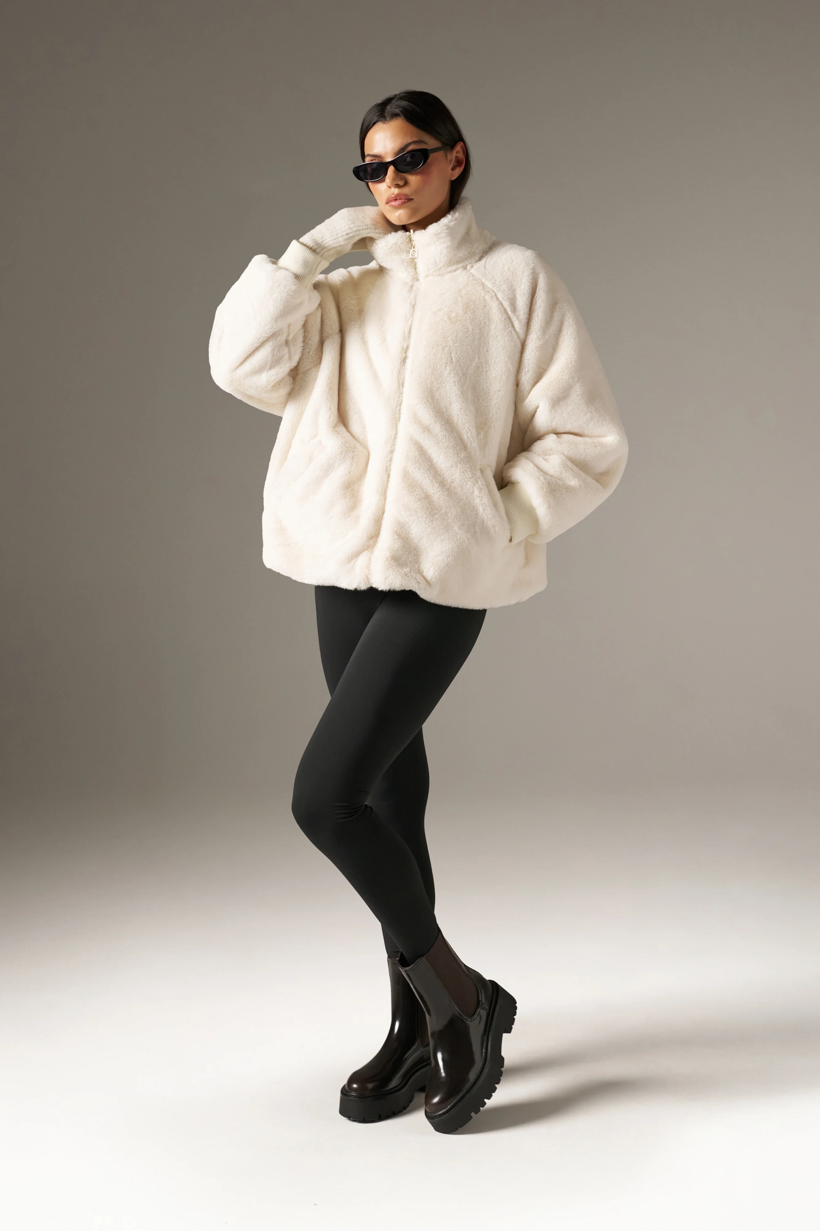 Reversible Faux Fur Coat - Crème - Image 10