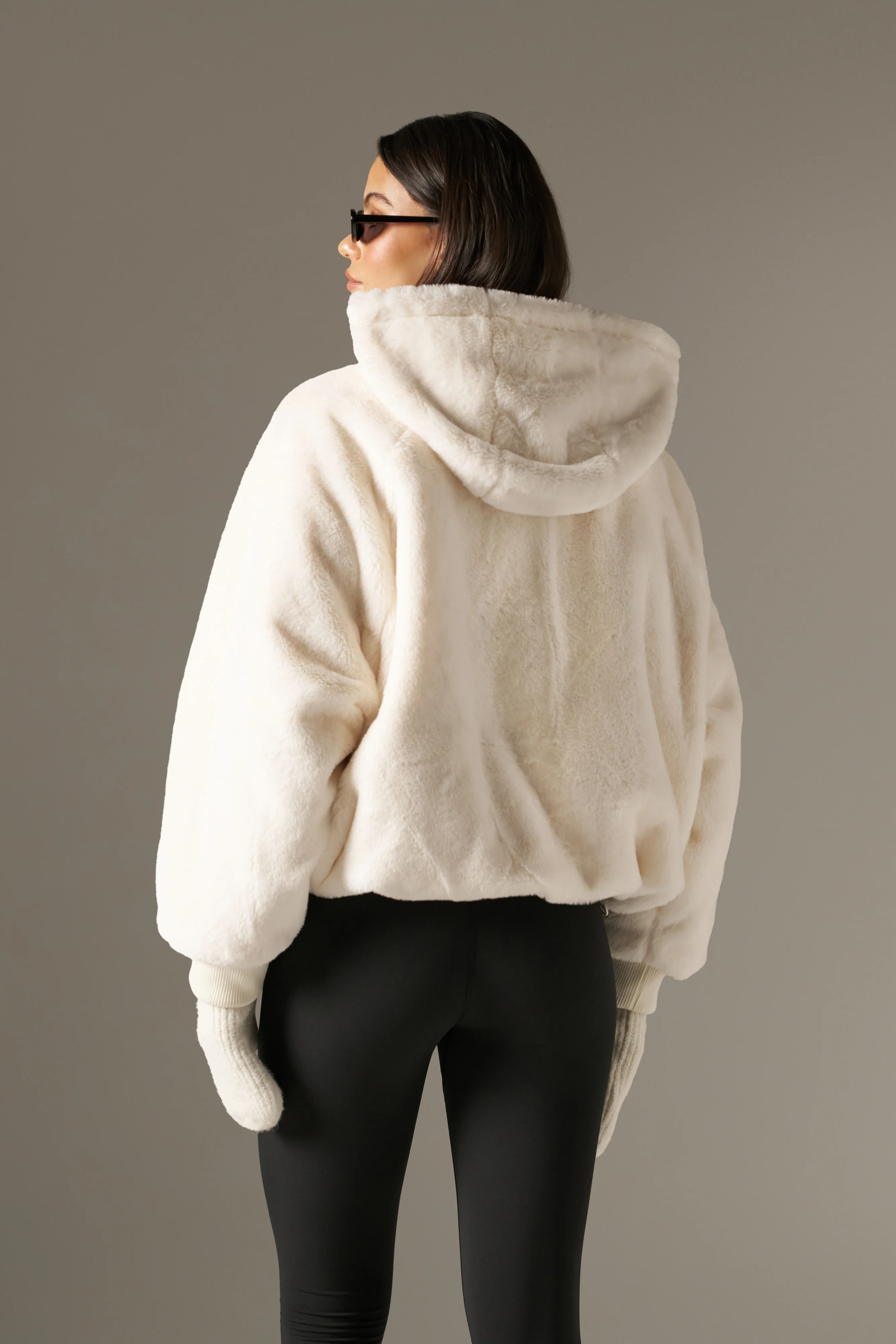 Reversible Faux Fur Coat - Crème - Image 12