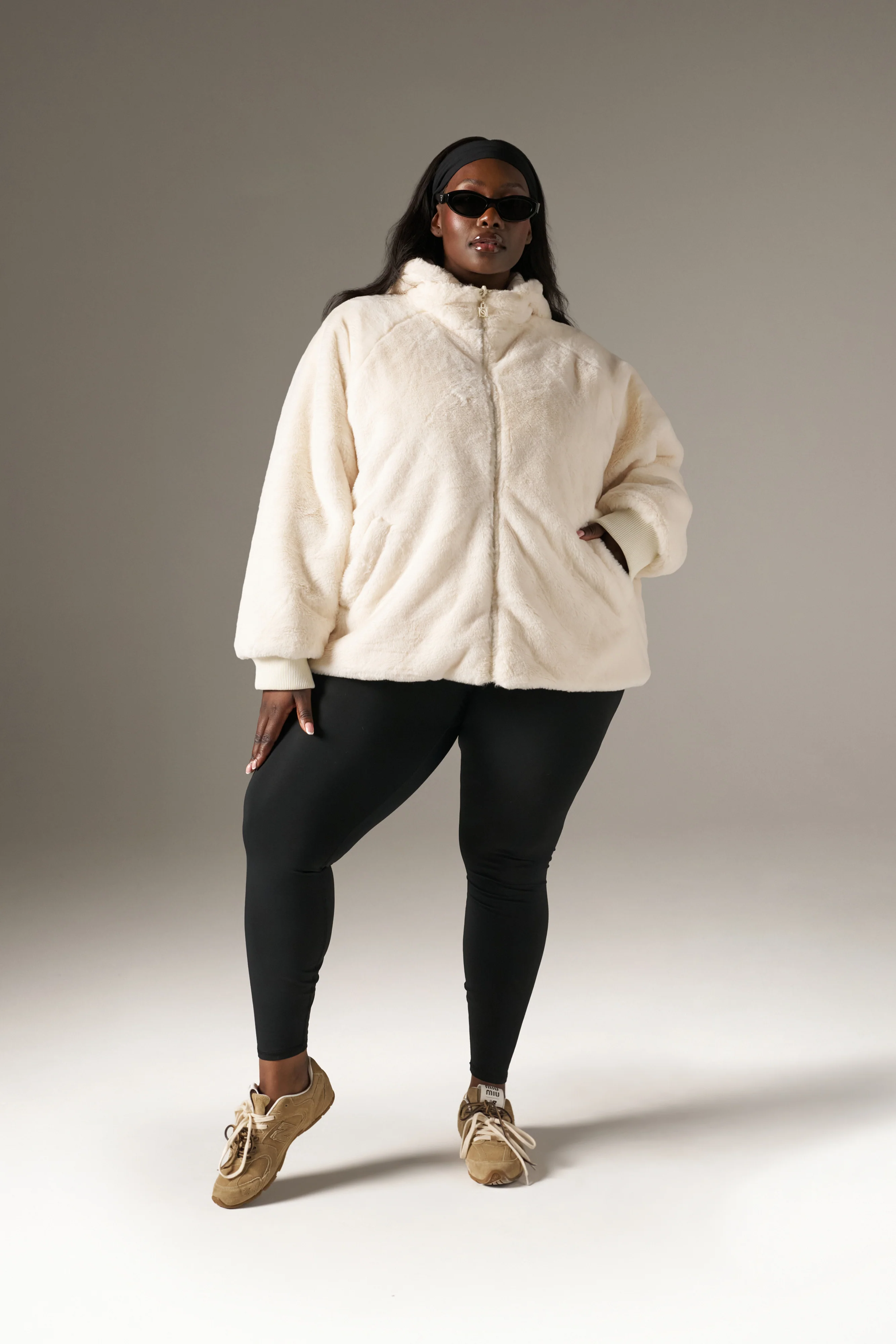 Reversible Faux Fur Coat - Crème - Image 15