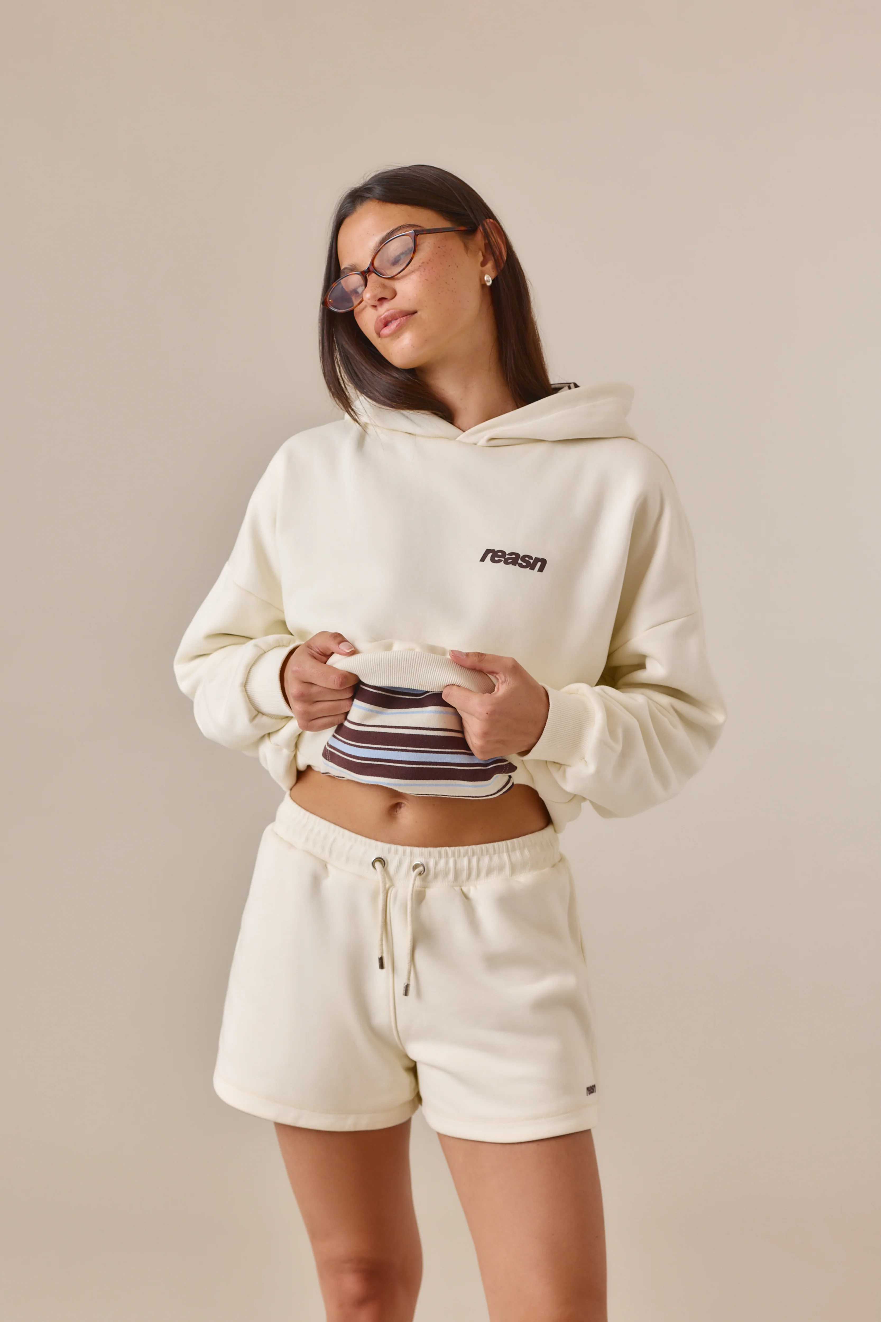 Reversible Stripe Oversized Hoodie - Crème - Image 11